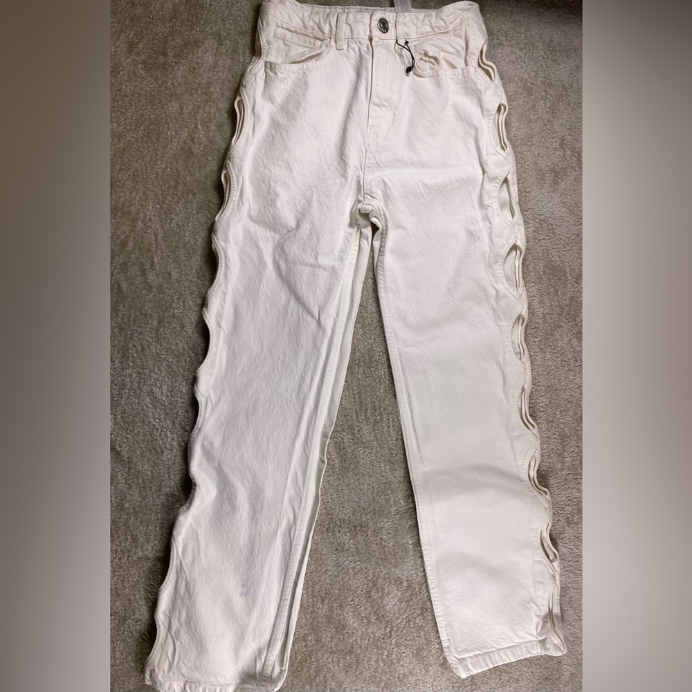 Zara cut out women’s white jeans size 4 new with defect # 54